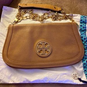NWOT Tory Burch Amanda Logo Leather Clutch and Crossbody Bag TB Logo Kir Royale
